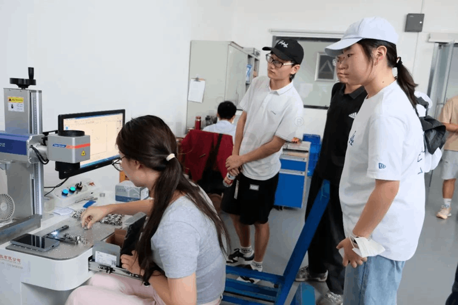 【助力成长】南京学院师生来福贝尔工厂参观实践